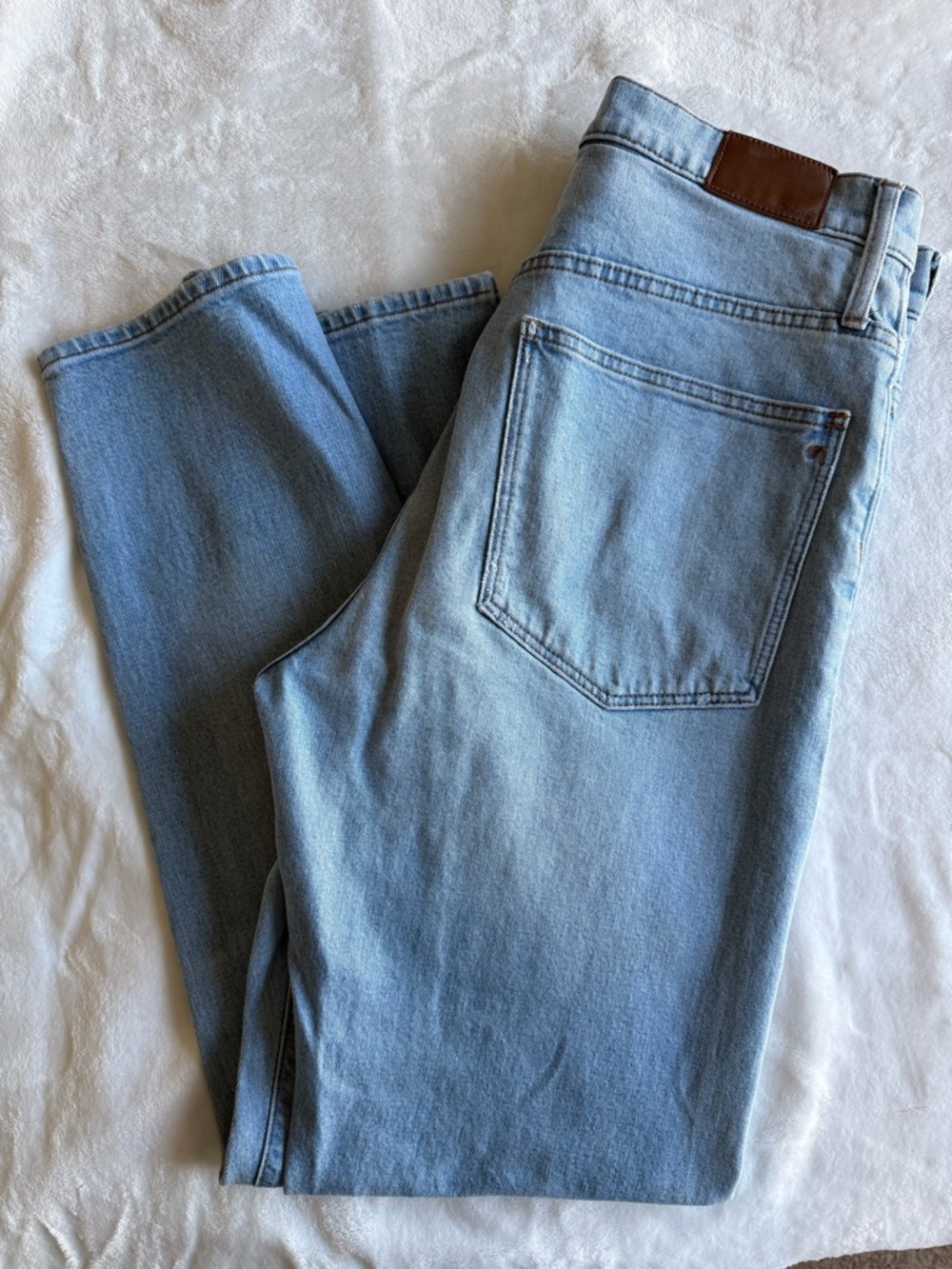 Madewell High-Rise Jeans in Light Blue - Picture 2 of 12